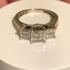 14K white gold, 1 carat in diamonds